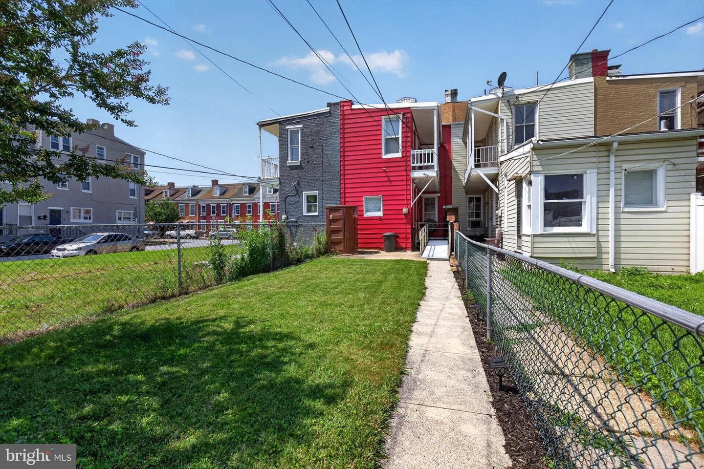 561 S Queen Street photo 24