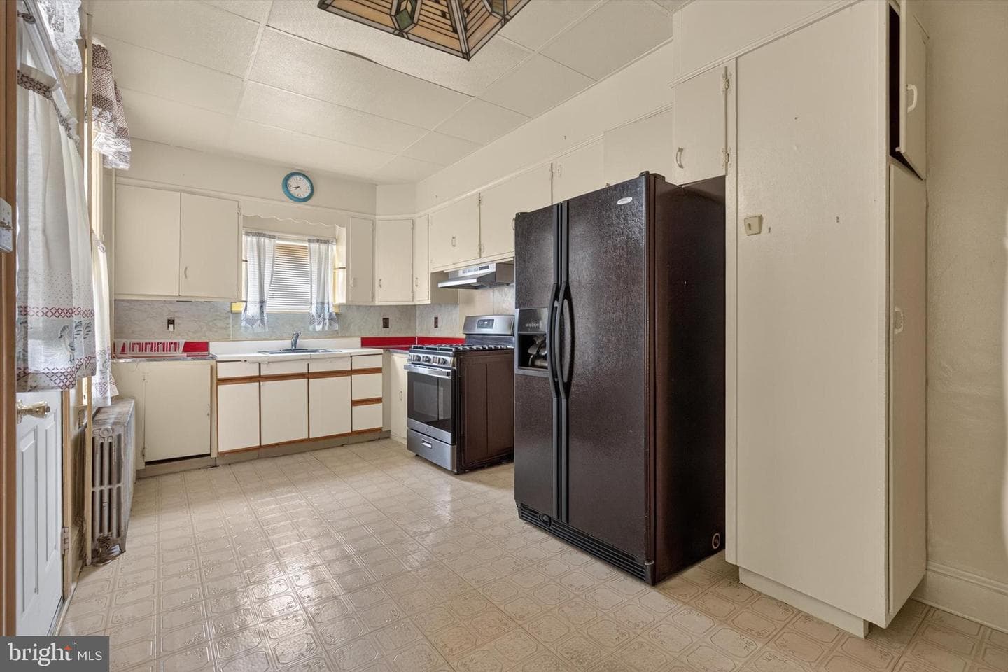 561 S Queen Street photo 7