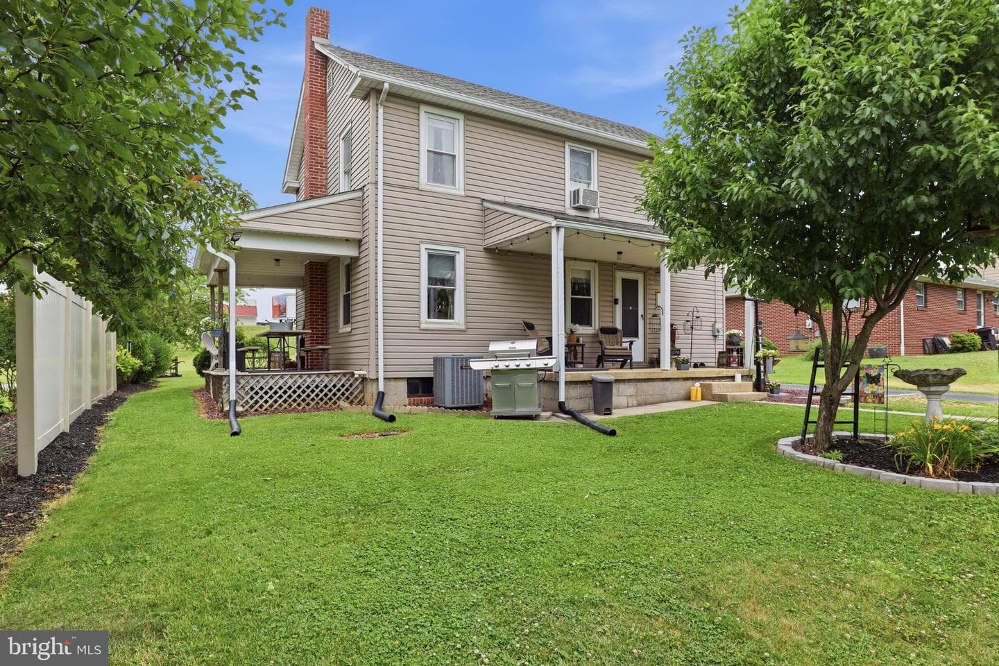 418 E Broadway photo 32