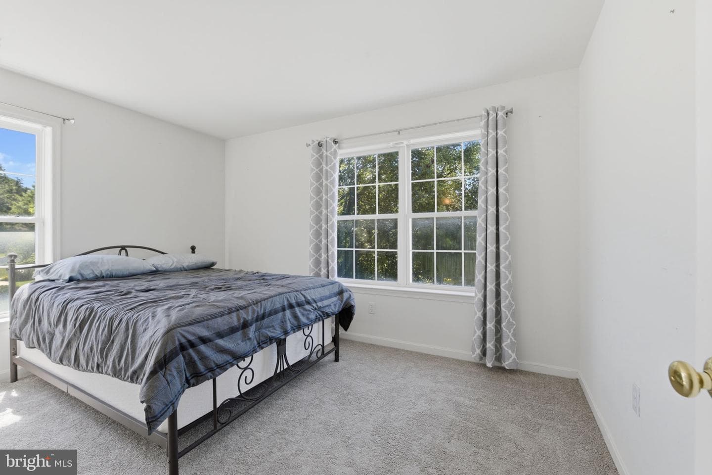 16 Liberty Avenue photo 32