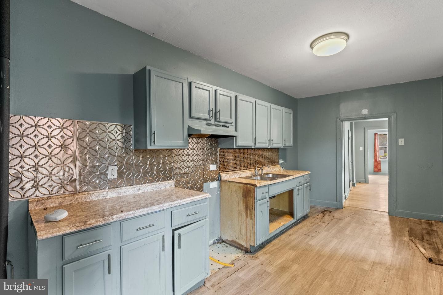 518 S Queen St photo 10