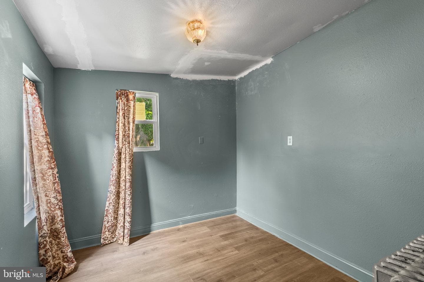 518 S Queen St photo 12