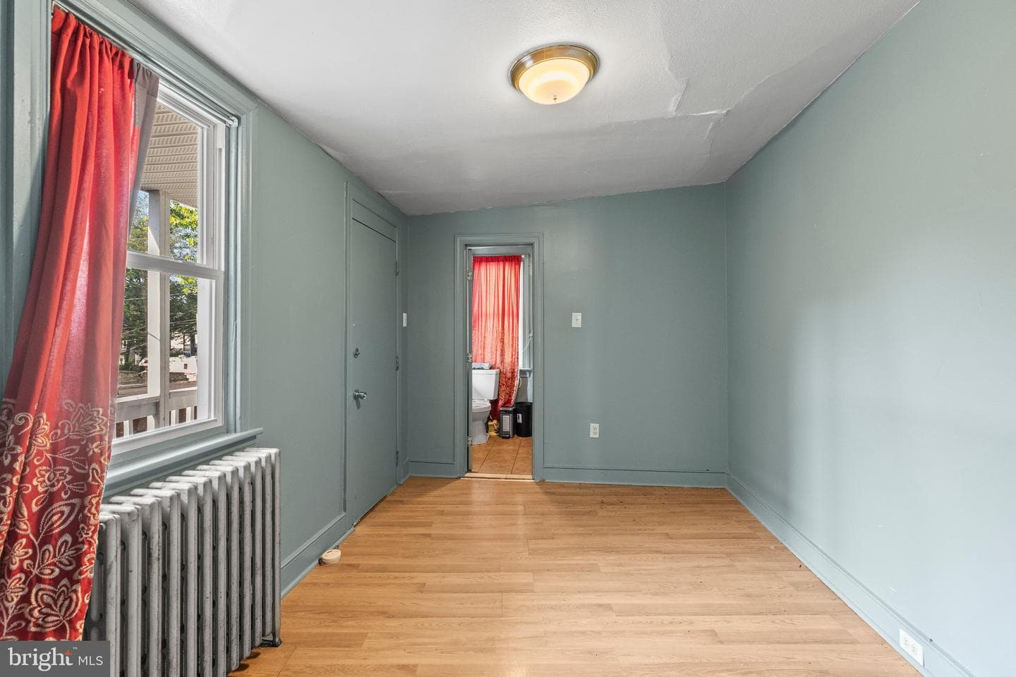 518 S Queen St photo 18