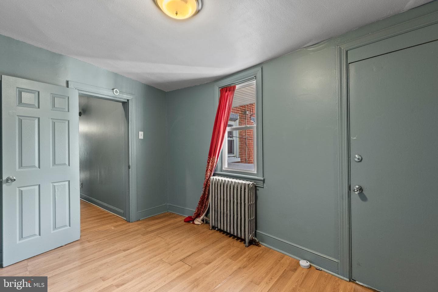 518 S Queen St photo 19