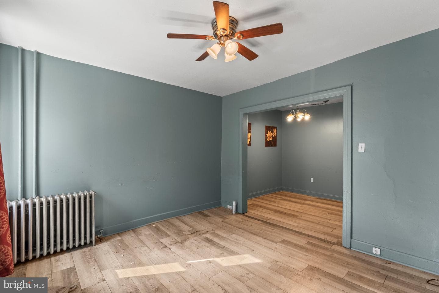 518 S Queen St photo 4