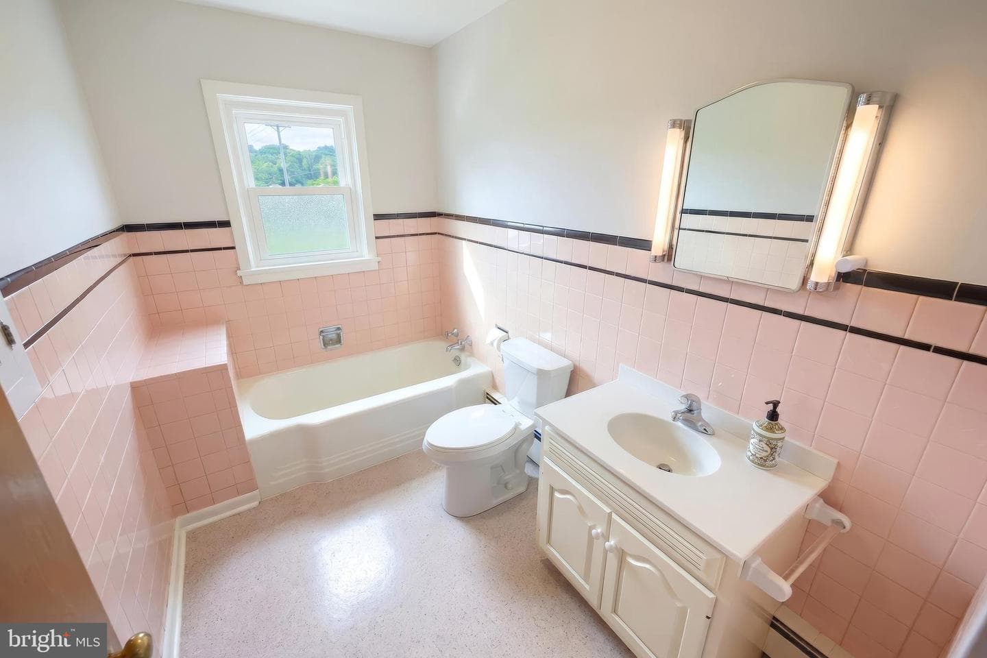 2056 Bridgeview Road photo 20
