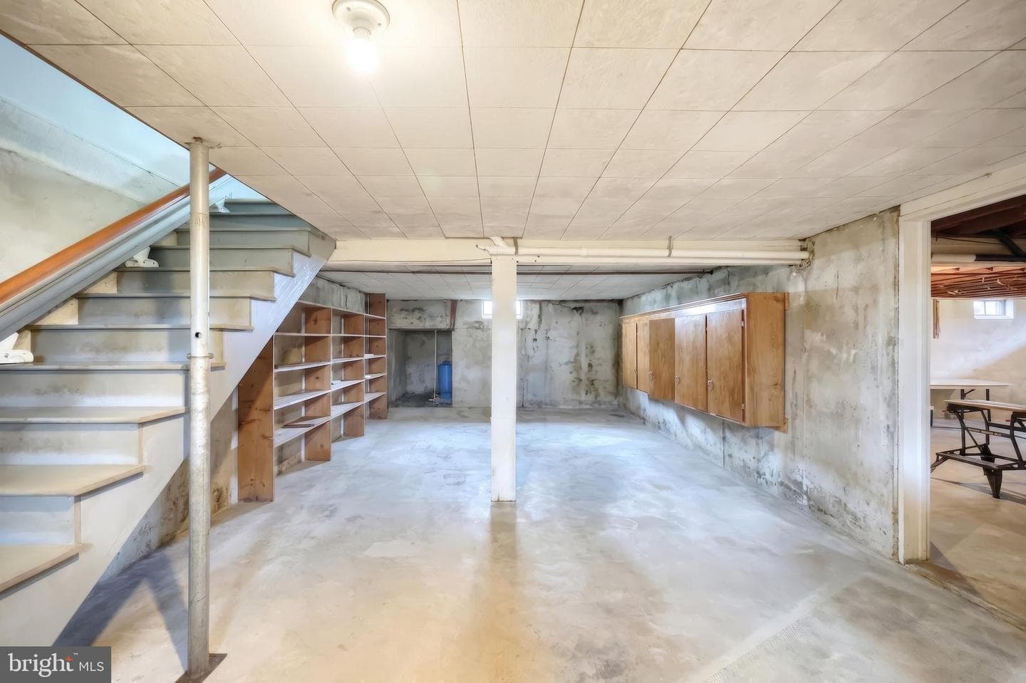 2056 Bridgeview Road photo 24
