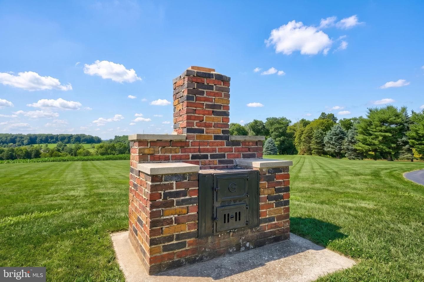 2056 Bridgeview Road photo 30