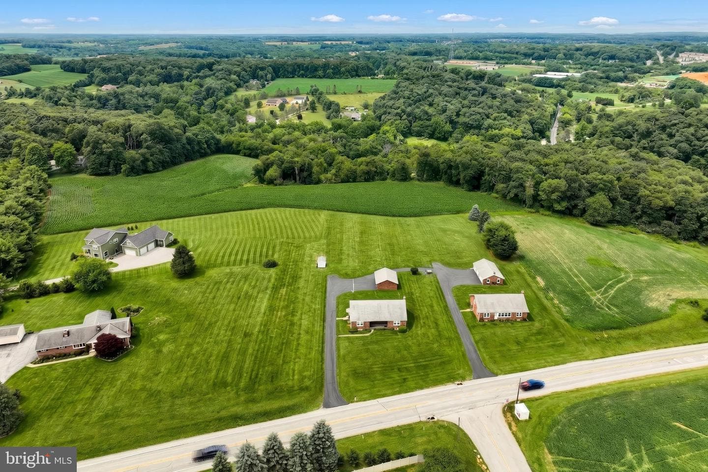 2056 Bridgeview Road photo 31