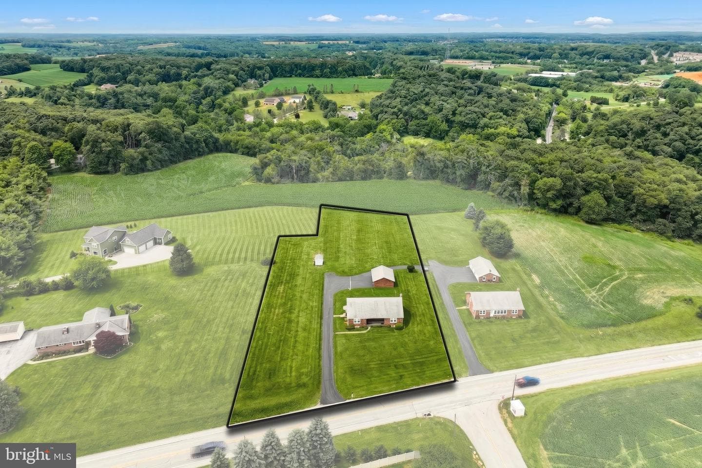 2056 Bridgeview Road photo 33