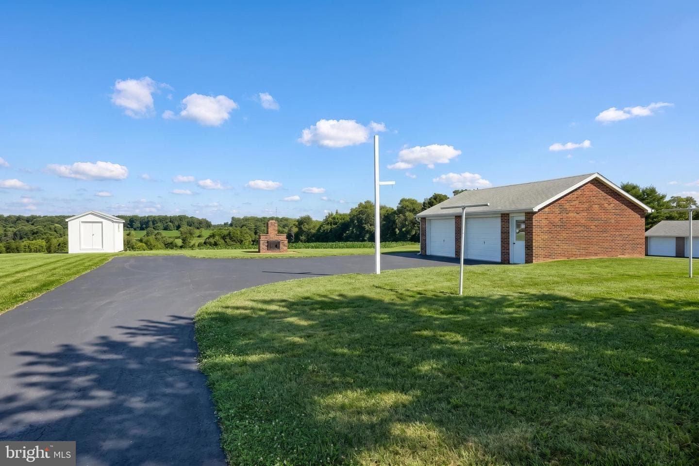 2056 Bridgeview Road photo 6