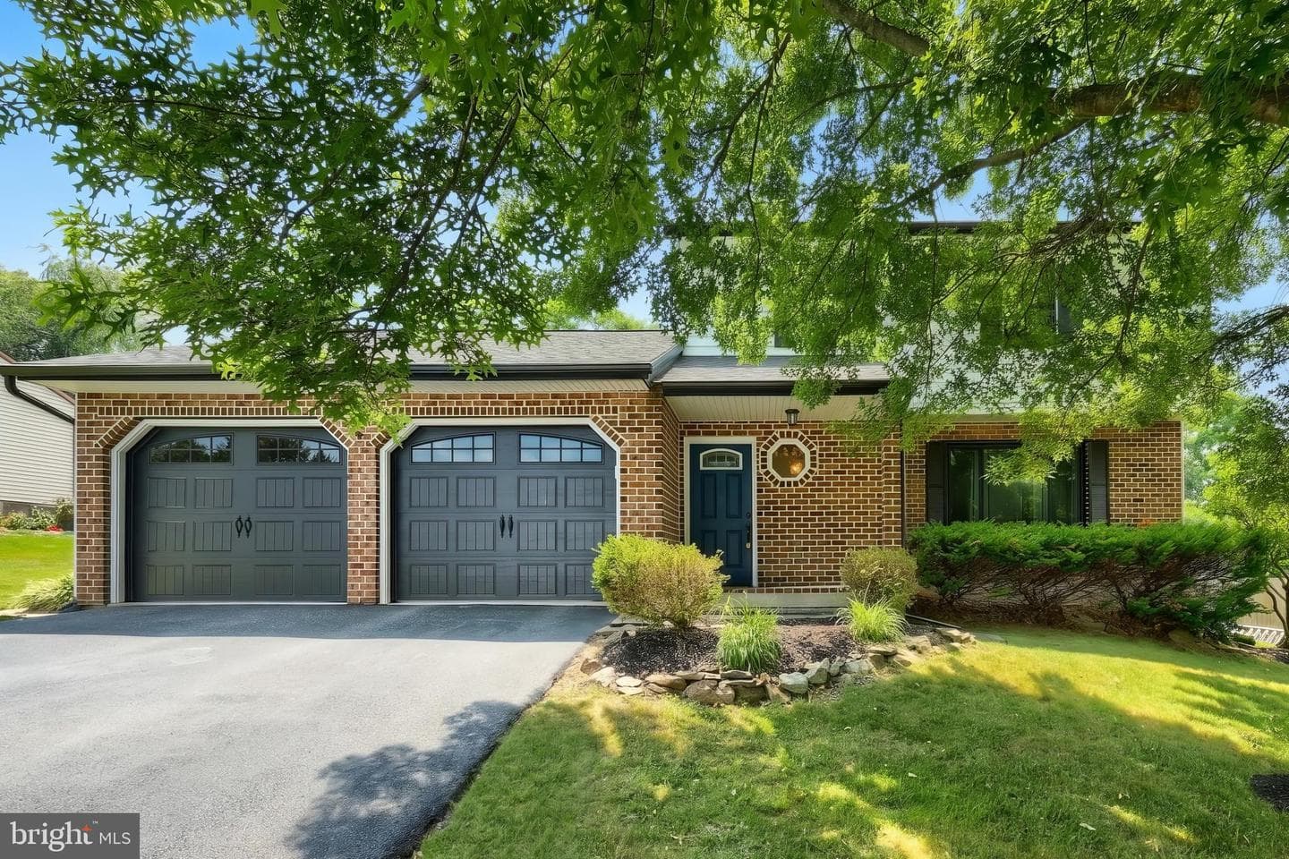 2832 Glen Hollow Drive photo 3