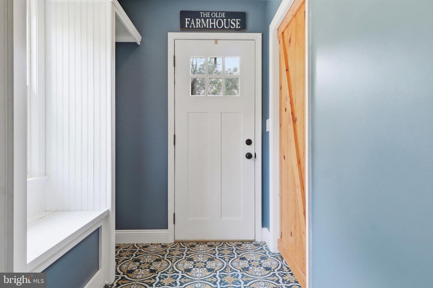 690 Academy Road photo 10