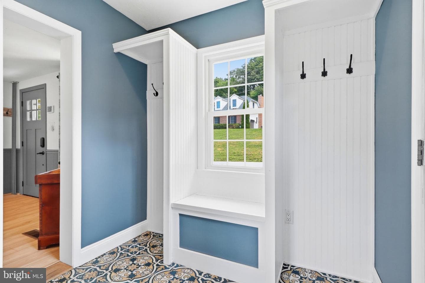 690 Academy Road photo 12