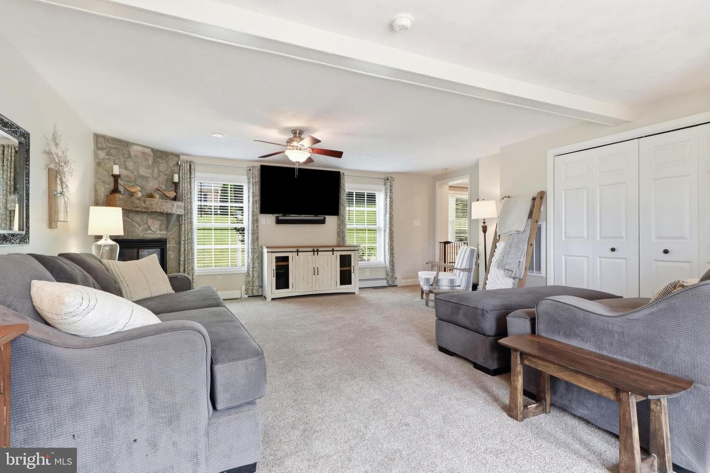 690 Academy Road photo 17