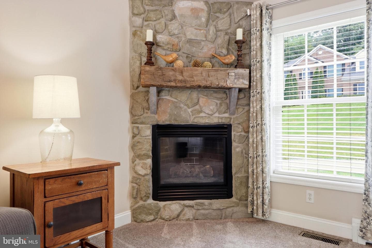 690 Academy Road photo 18