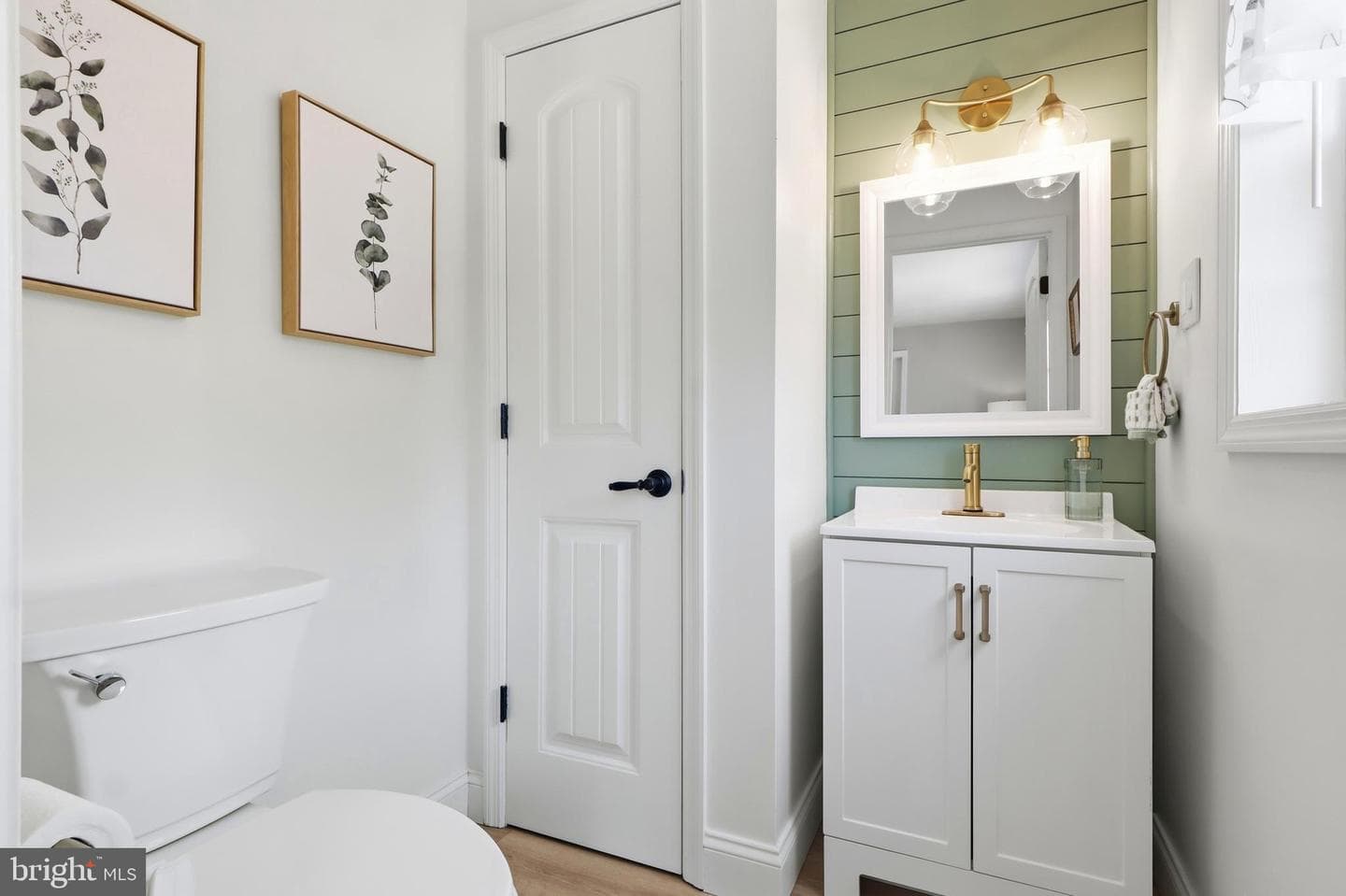 690 Academy Road photo 20
