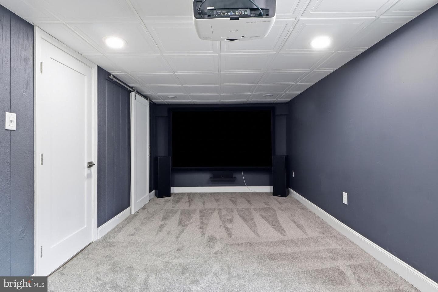 690 Academy Road photo 39