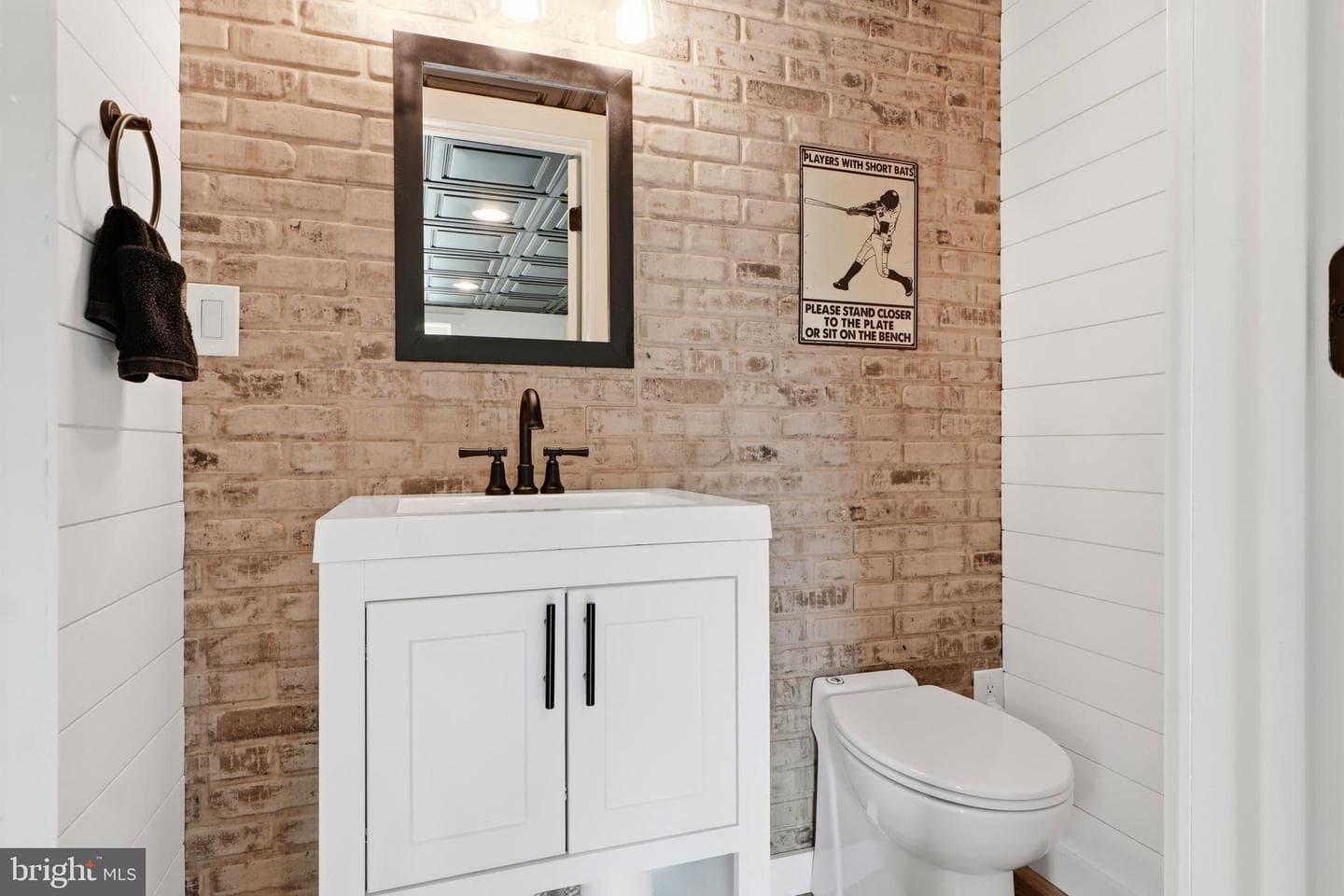 690 Academy Road photo 45