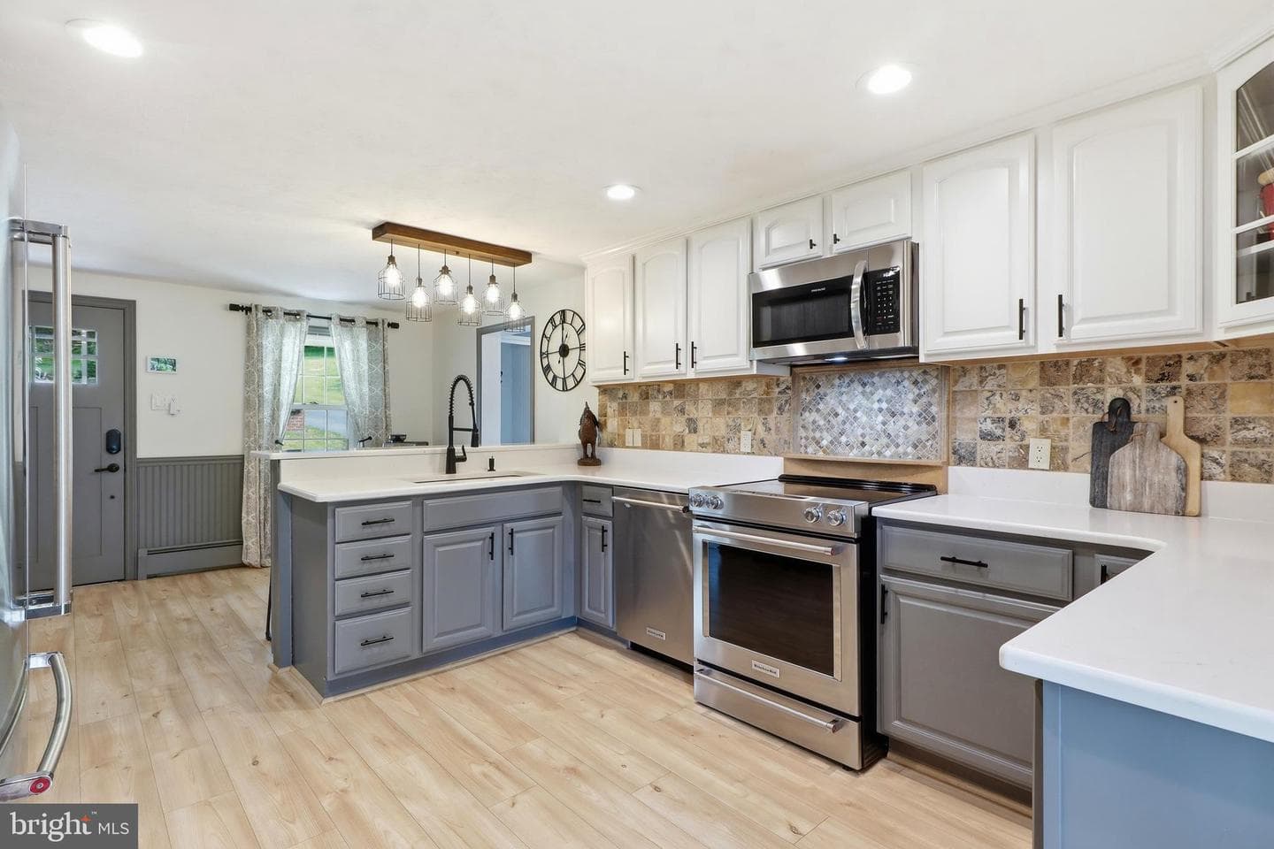 690 Academy Road photo 5