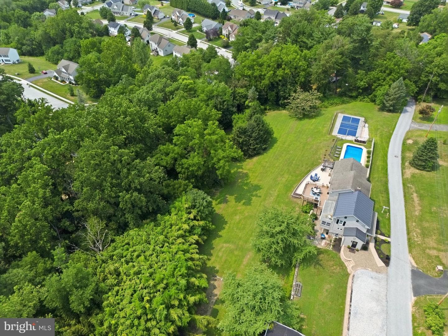 690 Academy Road photo 95