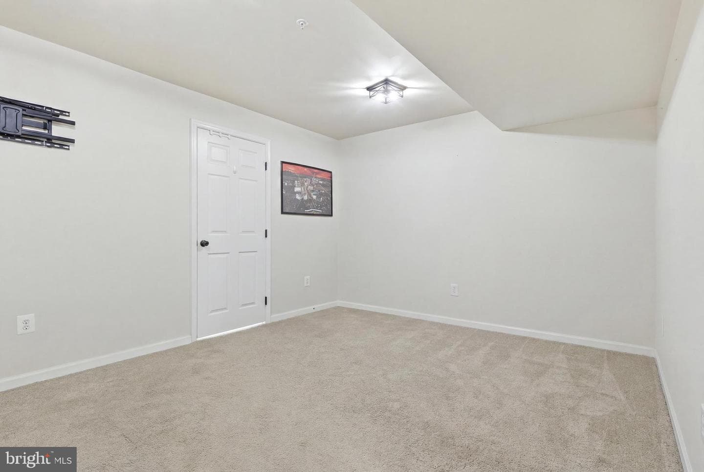 844 Blossom Drive photo 7