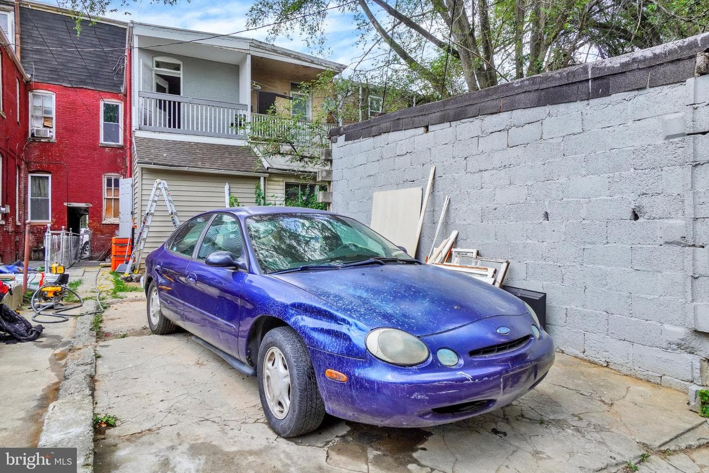 626 W Princess Street photo 16