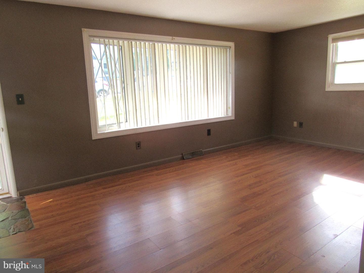 96 Kendale Road photo 3