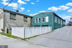 1880 W Market Street photo 38