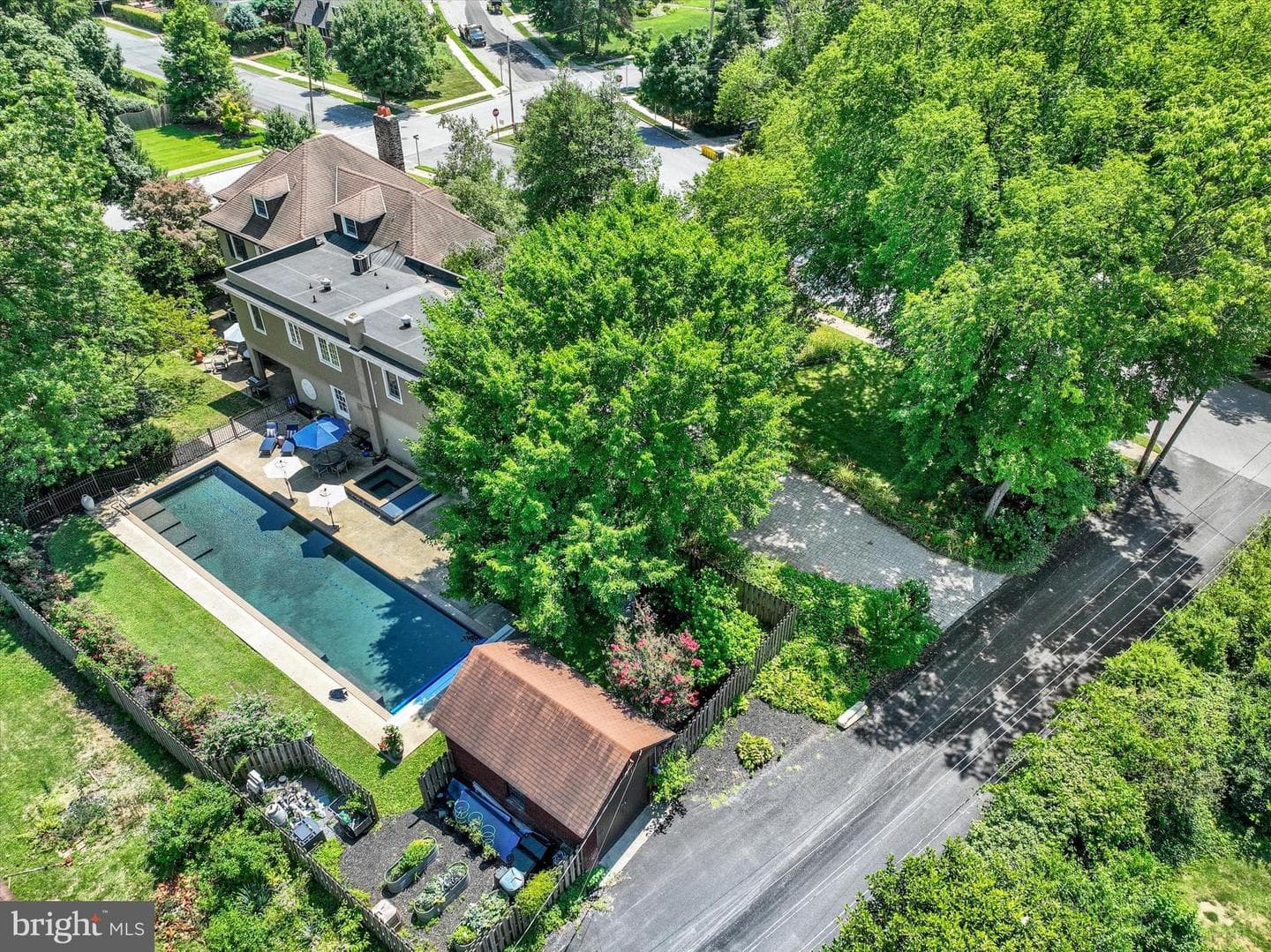 915 Arlington Road photo 58