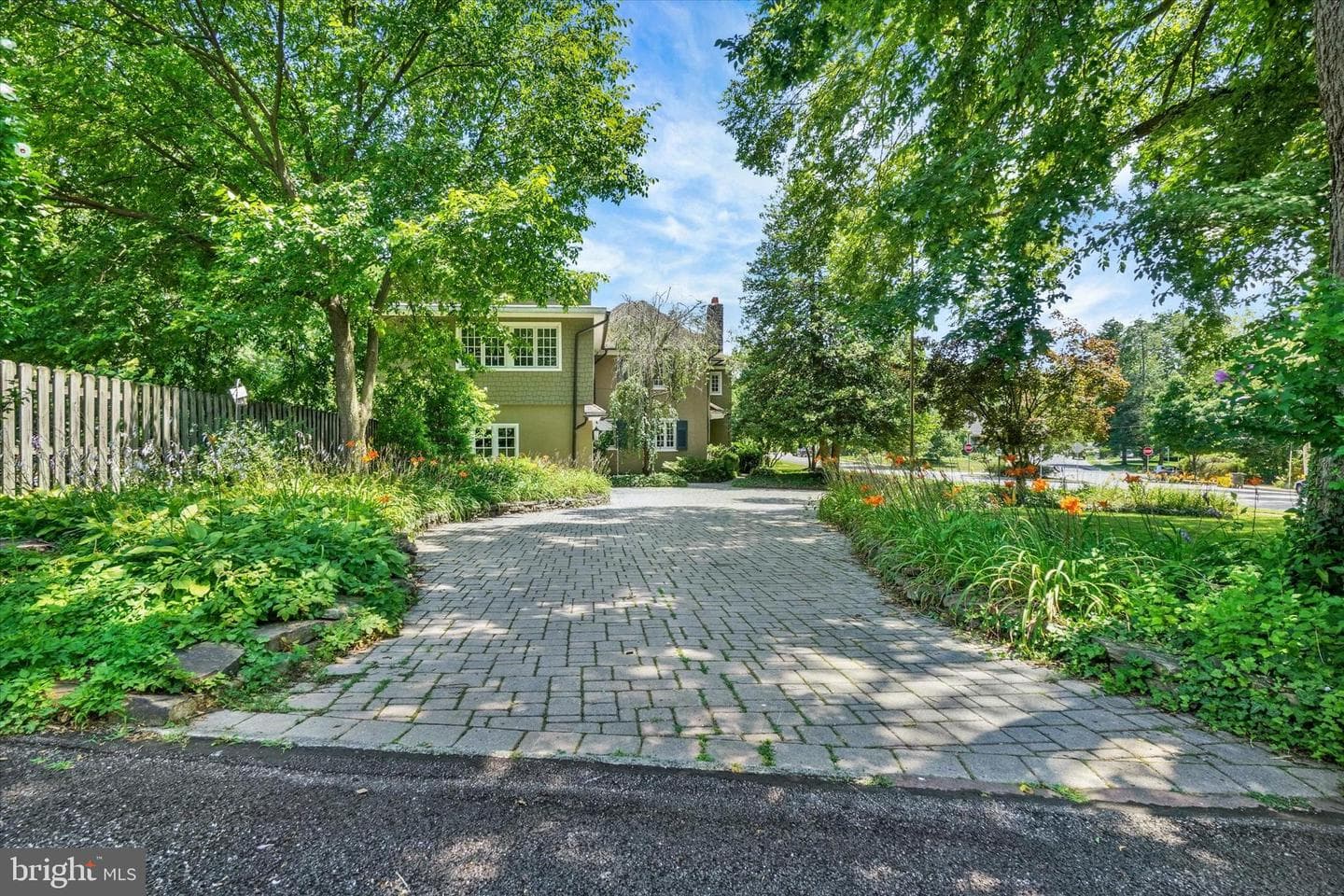 915 Arlington Road photo 64