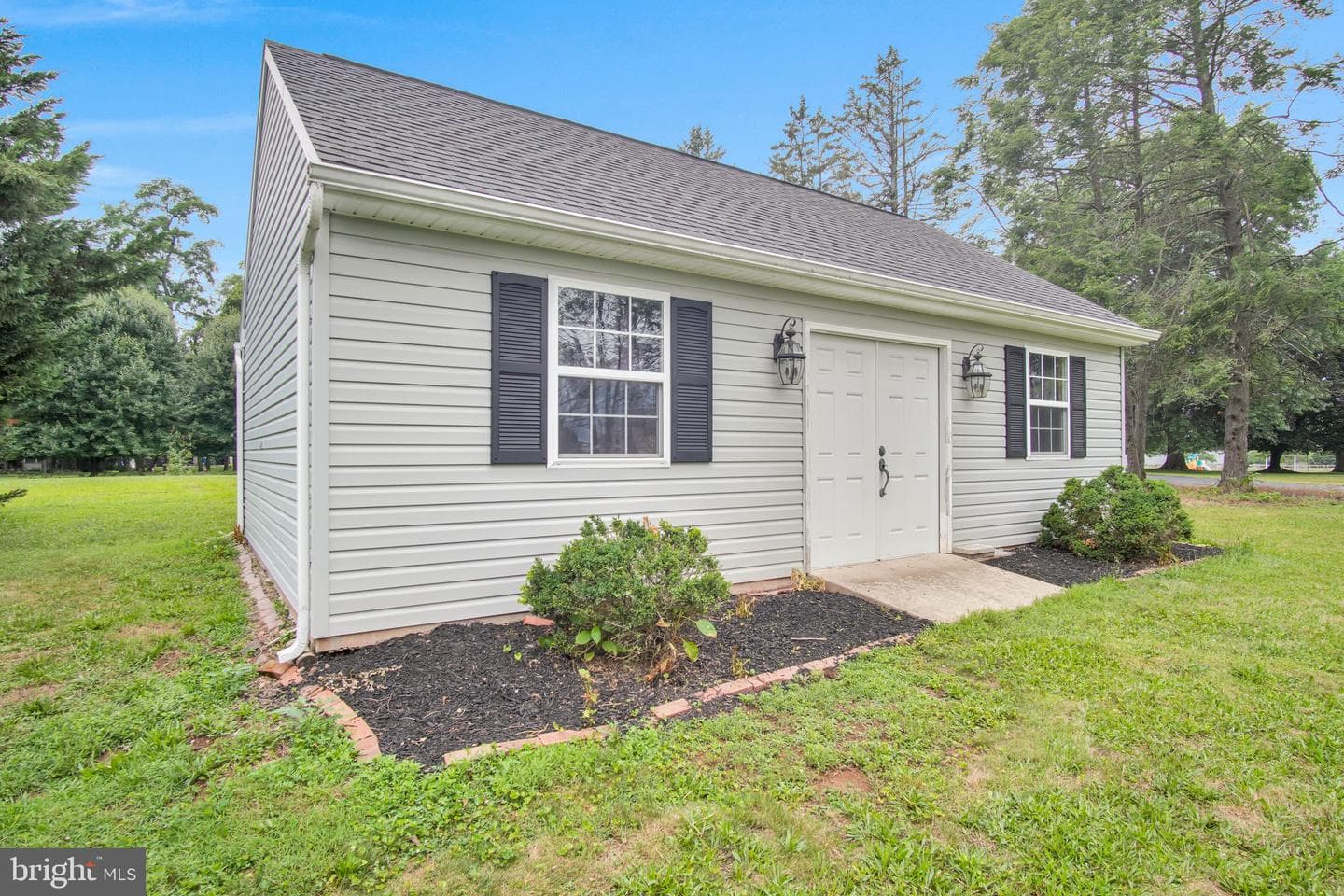 811 Greenbriar Road photo 53