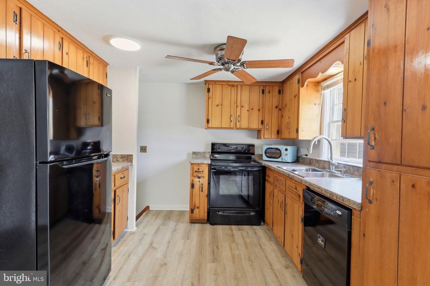 2260 S George Street photo 11