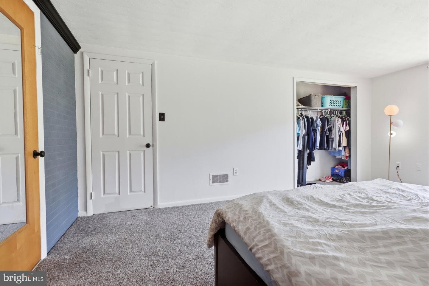 2260 S George Street photo 22
