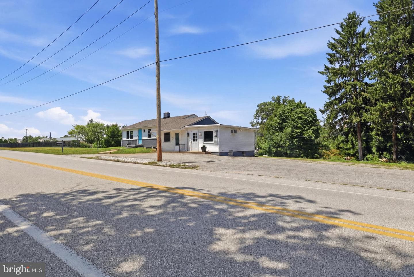 2260 S George Street photo 4