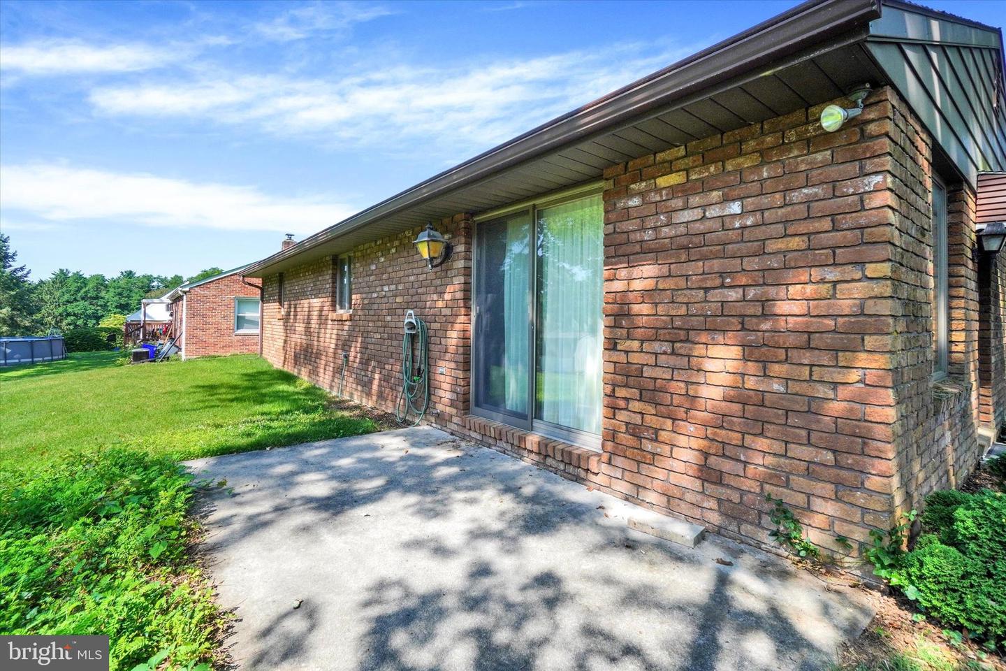 406 Beaumont Road photo 24