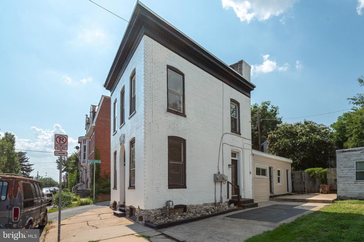 315 W North Street photo 3