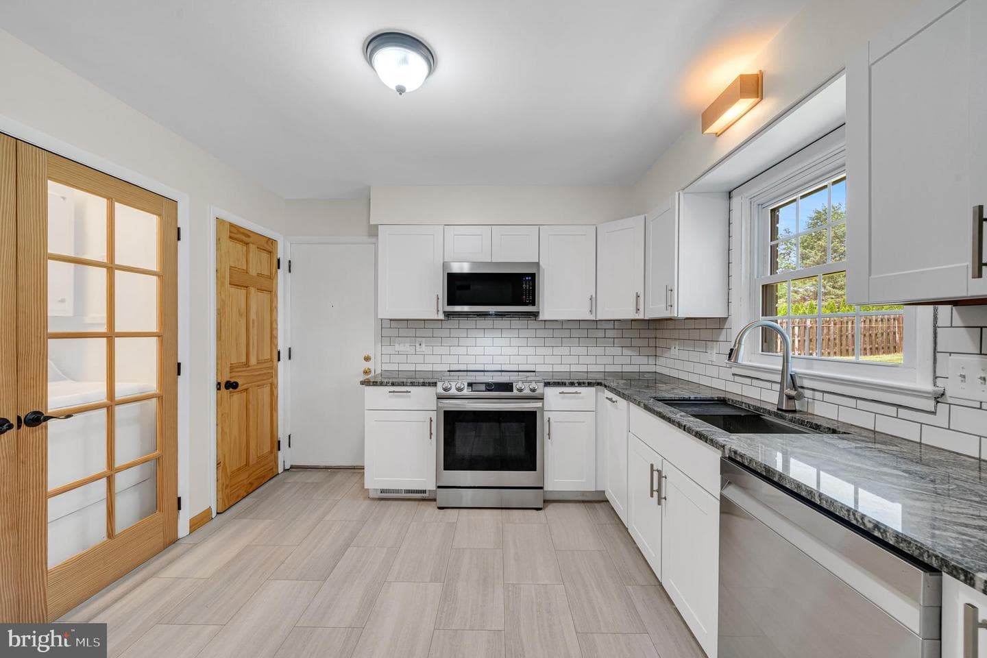 1150 Westminster Avenue photo 6