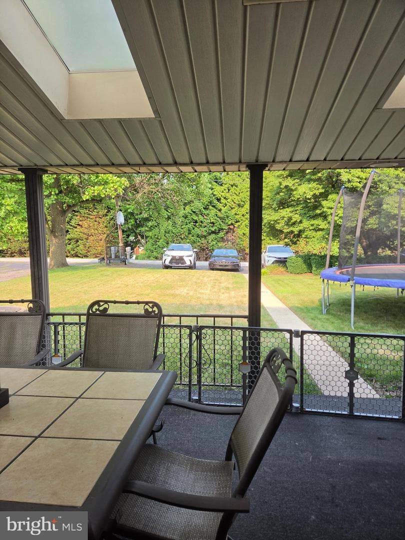 2421 S Queen Street photo 3