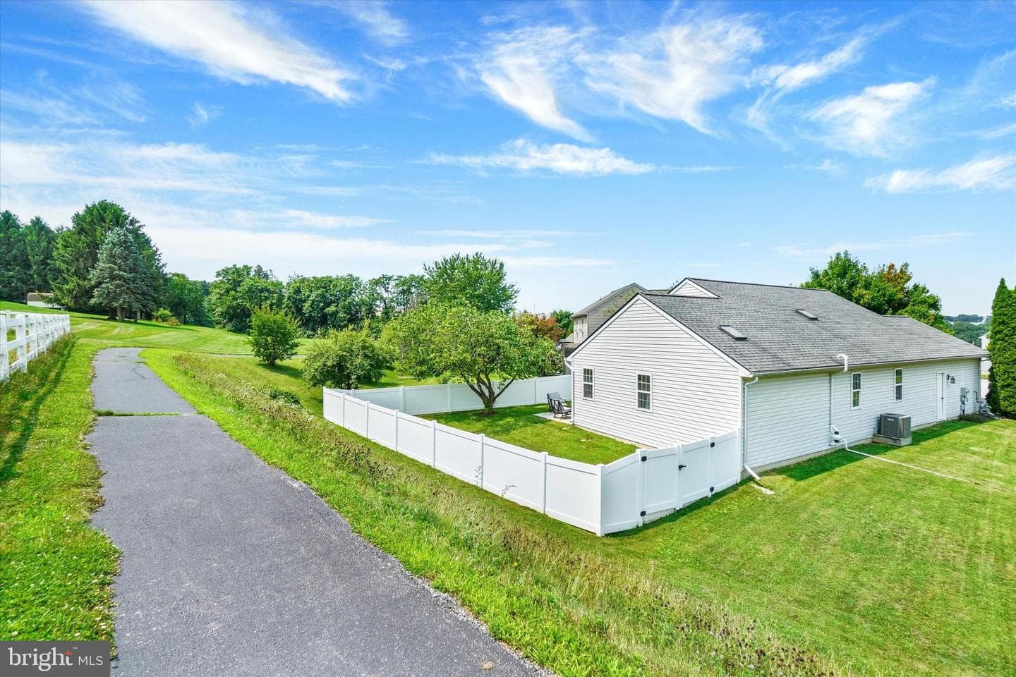 185 Biglar Court photo 28