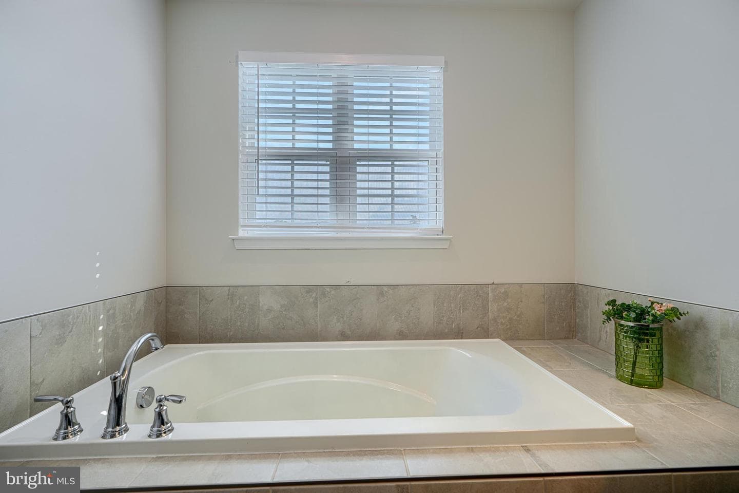 219 Chadsworth Way photo 38