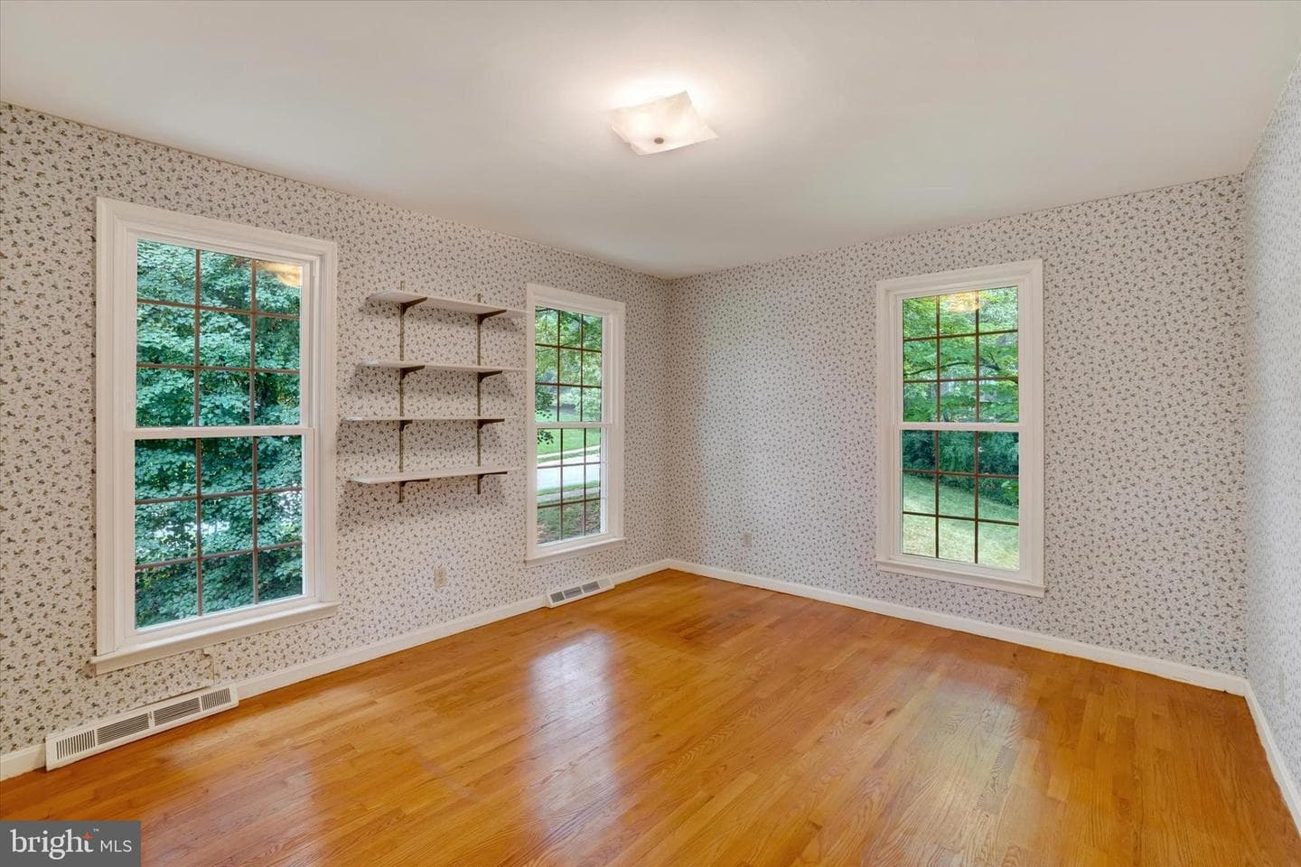 3706 Silverwood Drive photo 8
