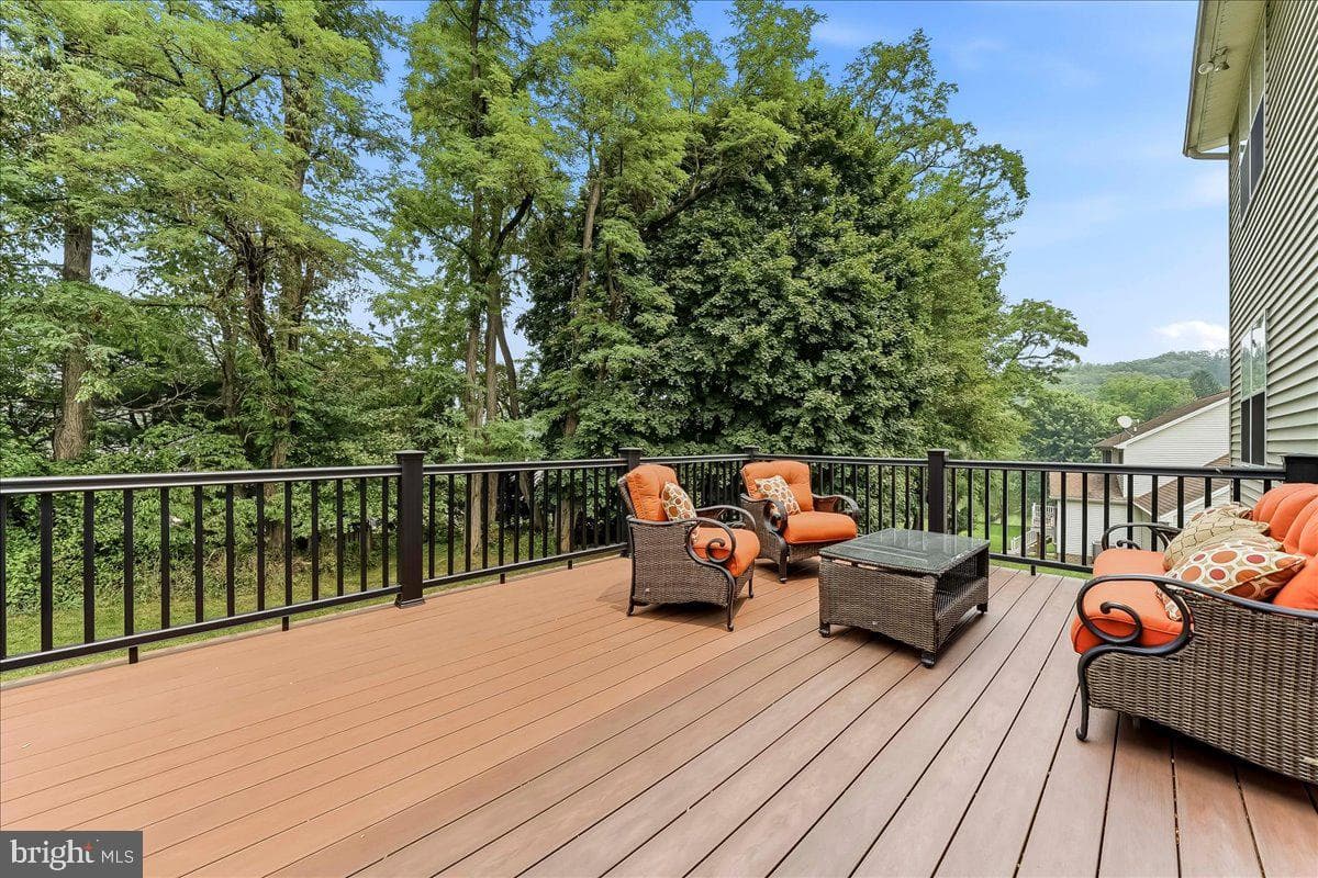 125 Fieldstone Court photo 3