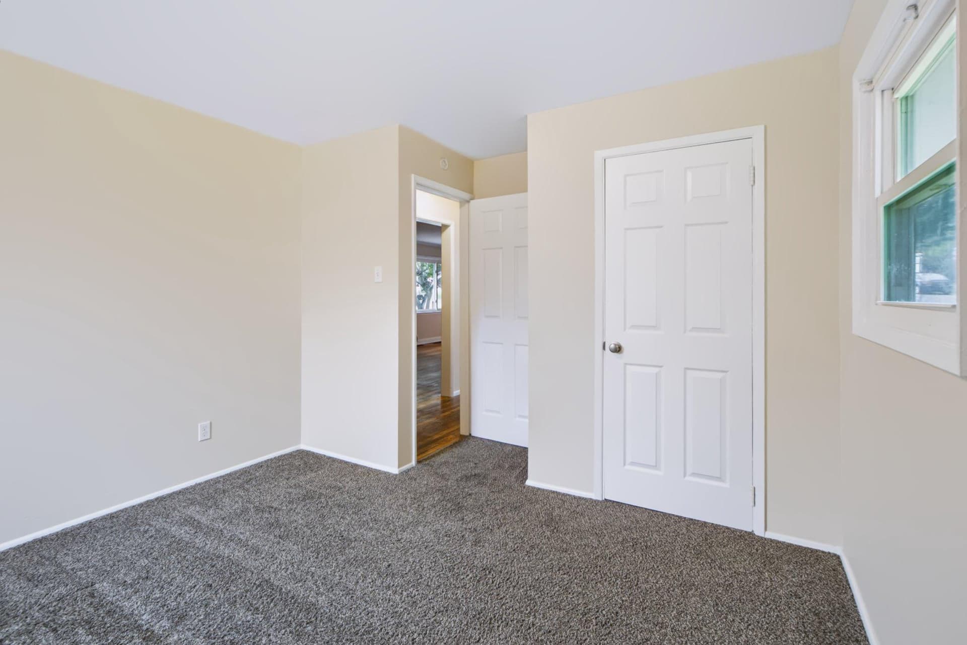490 Pine Ridge Circle photo 16