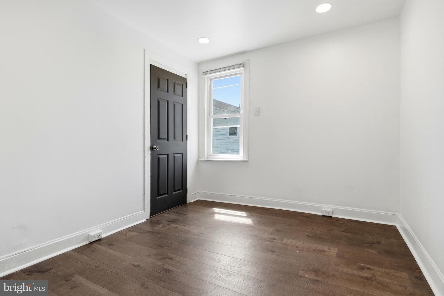 1274 W Princess Street photo 14