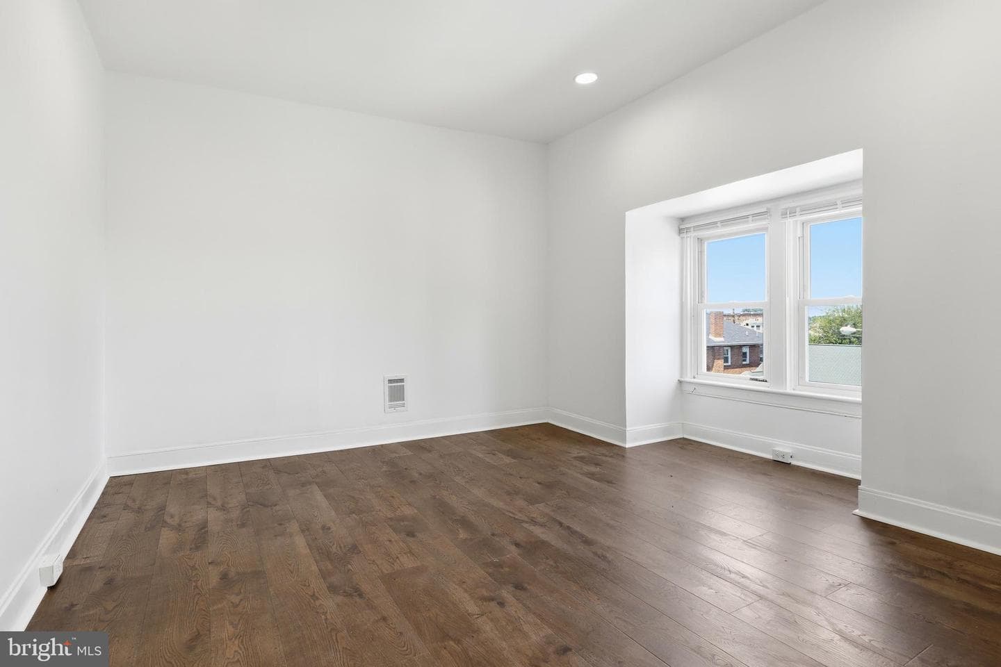 1274 W Princess Street photo 17