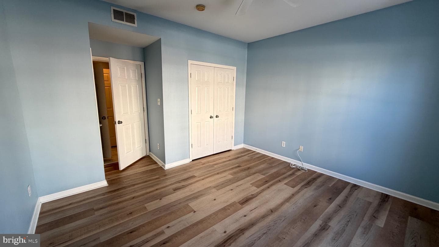 300 Riverbend Drive #1e photo 4