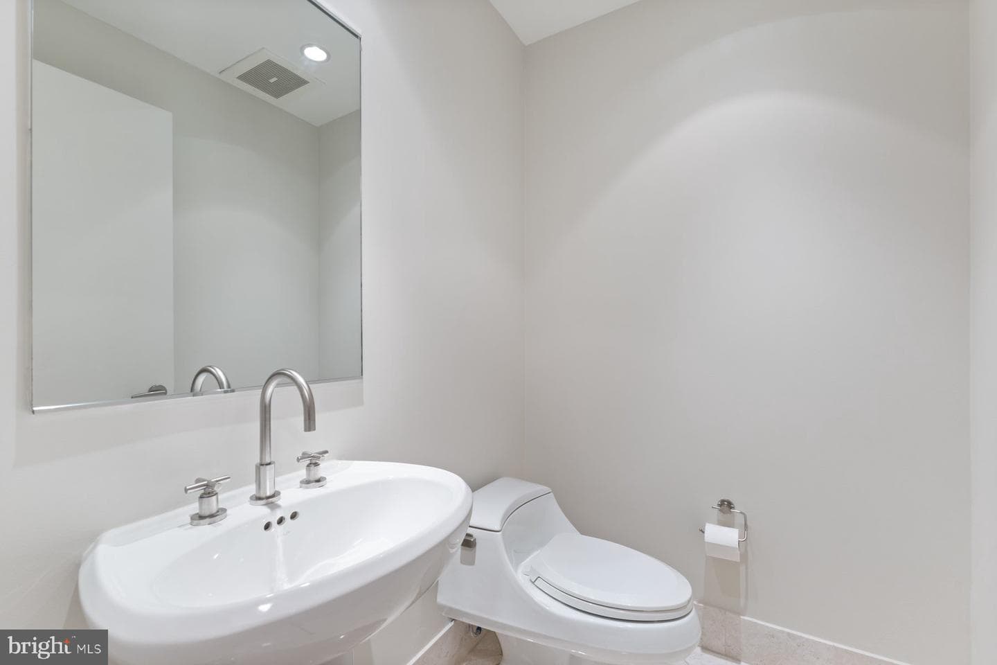 1881 N Nash St # 408 photo 30
