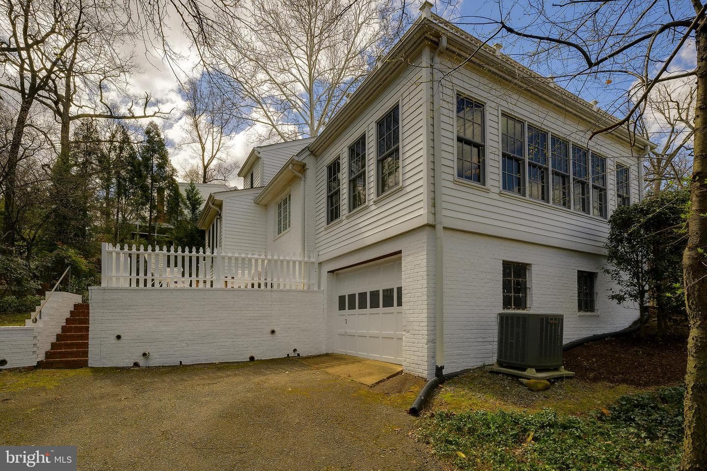 2625 S Hayes Street photo 2