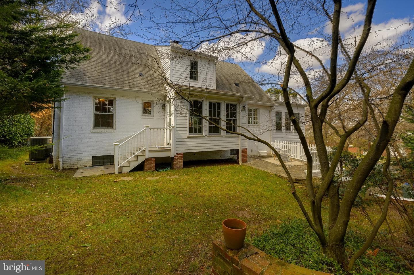 2625 S Hayes Street photo 47